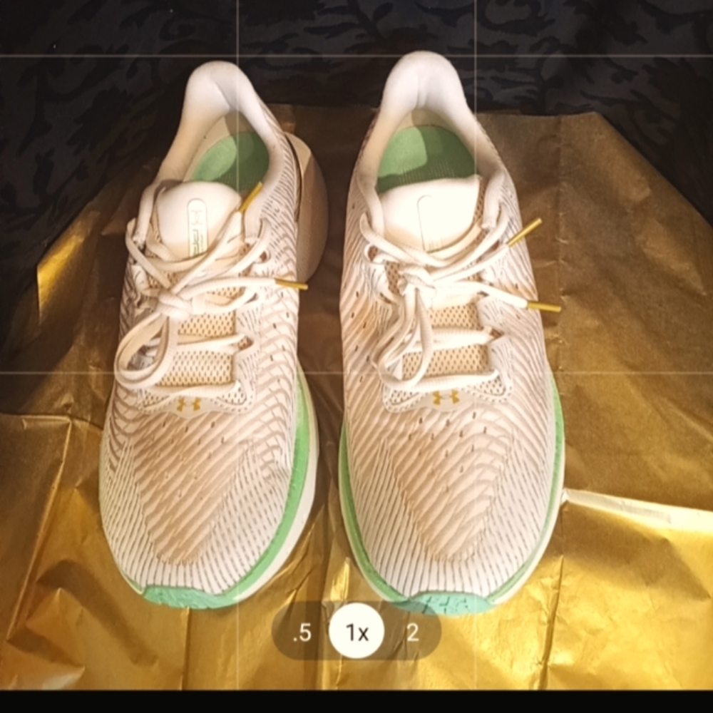 UNDER ARMOUR SIZE 9 1/2